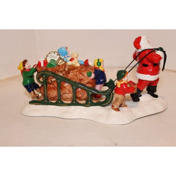 Dept 56 Snow Village - Santa Comes to Town, 1996 - Picture 2 of 6